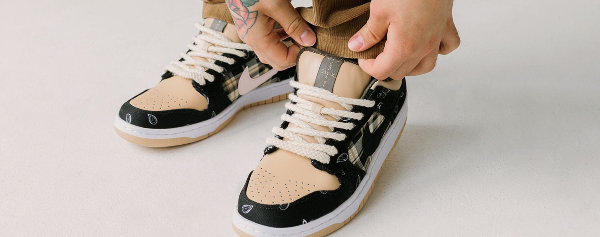 TRAVIS SCOTT x NIKE SB DUNK LOW